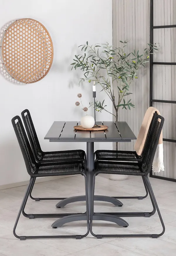 Exklusiv stol 2025 från Venture Home.