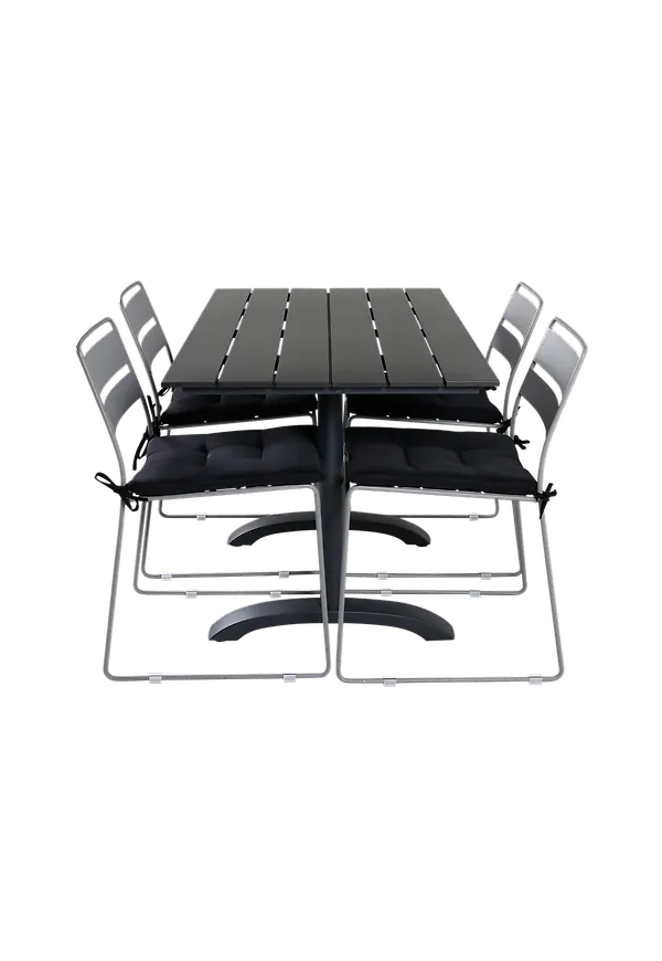 Otroligt fin bord som passar bra vid många olika tillfällen.