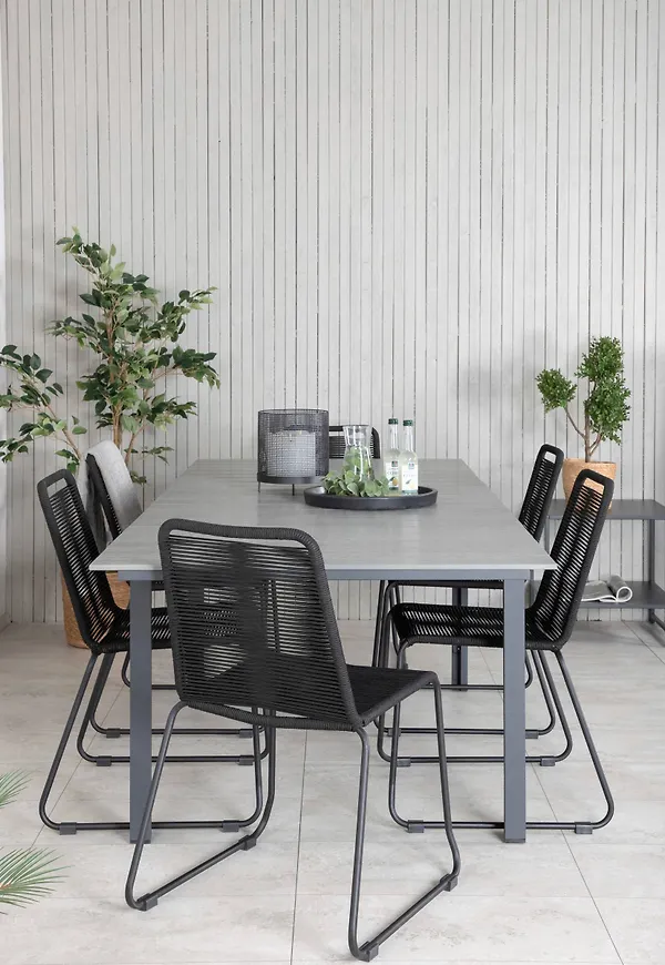 Supersnygg Stol som passar bra vid många olika tillfällen.