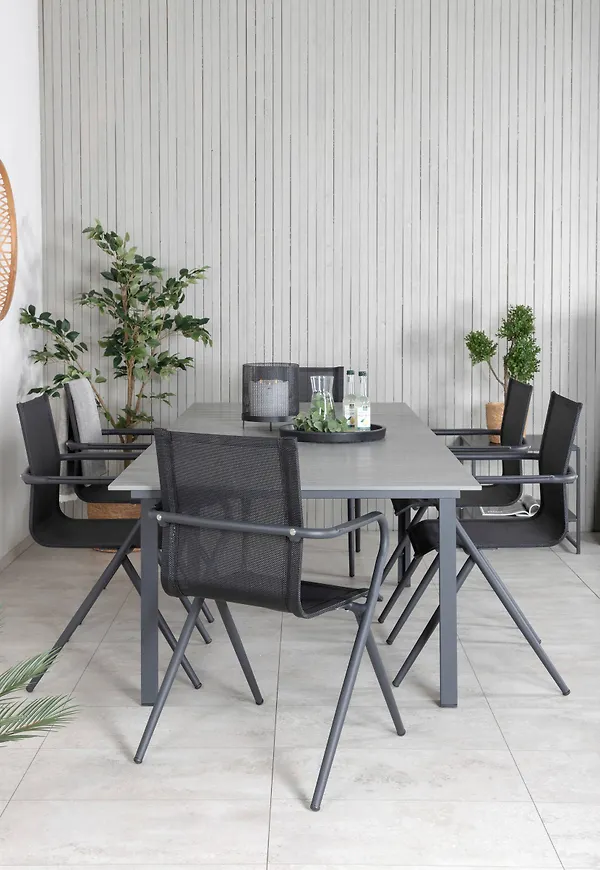 Stilren aluminiummatstol 2025 från Venture Home.