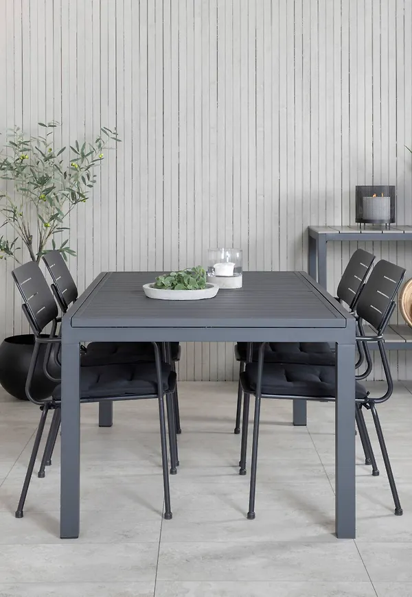 Klassisk bord i svart från Venture Home.