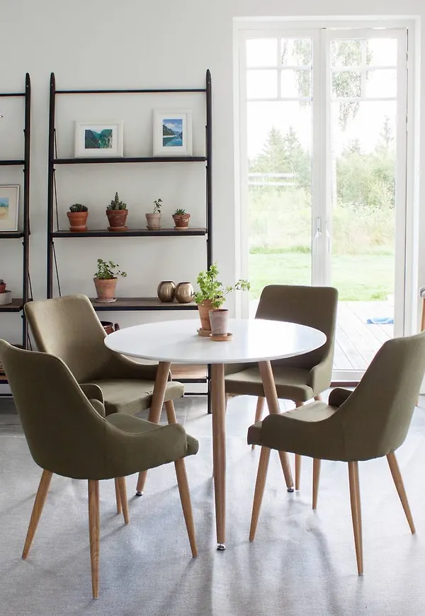 Komfortabel bord som passar bra vid många olika tillfällen.