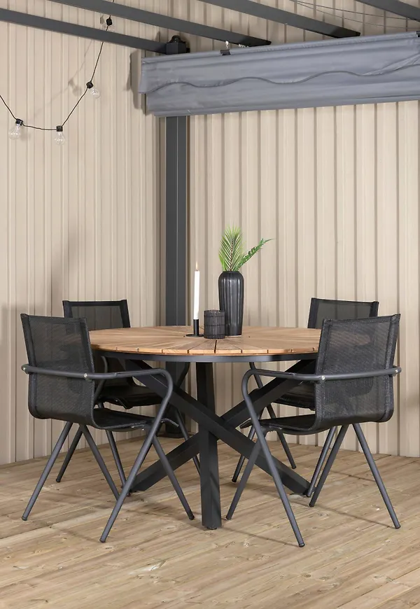Stilriktig bord som passar bra vid många olika tillfällen.