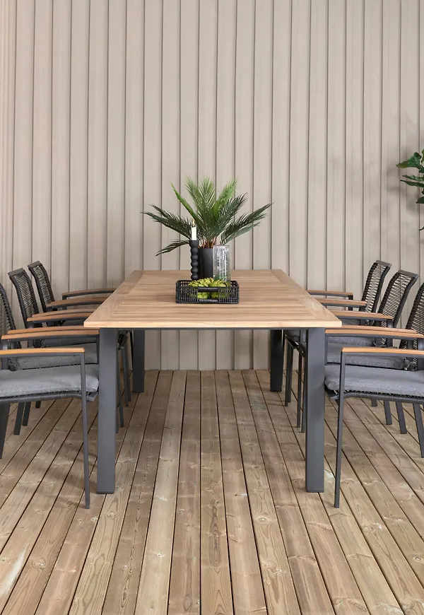 Snygg aluminiummatbord 2025 från Venture Home.