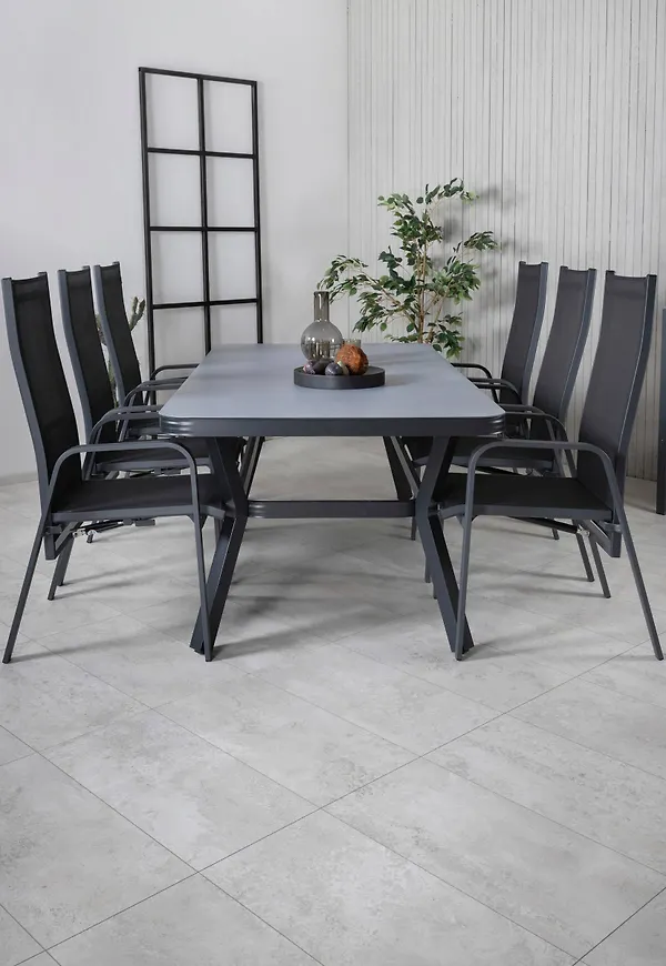 Härlig aluminiummatbord 2025 från Venture Home.