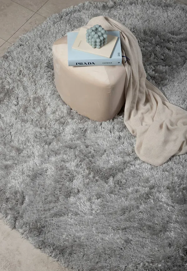 Härlig ryamatta i silver från Venture Home.