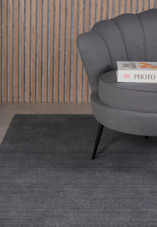 Mörkgrå Venture Home-ullmatta i superfin modell.