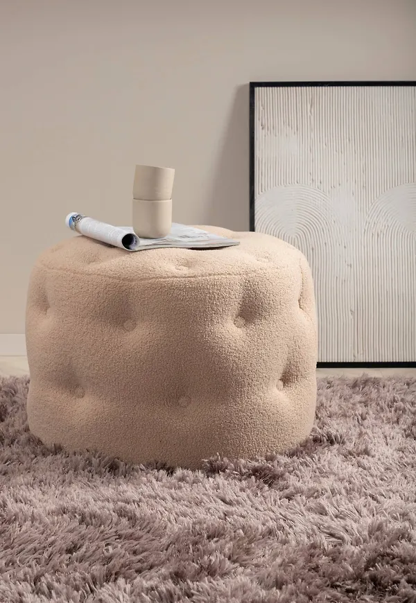 Ikonisk beige möbel 2025 från Venture Home.