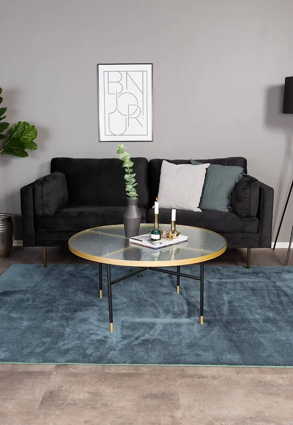 Riktigt fin svart soffa 2025 från Venture Home.