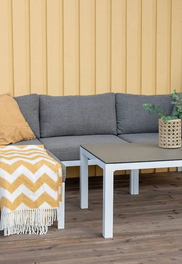 Elegant soffbord i aluminium från Venture Home.