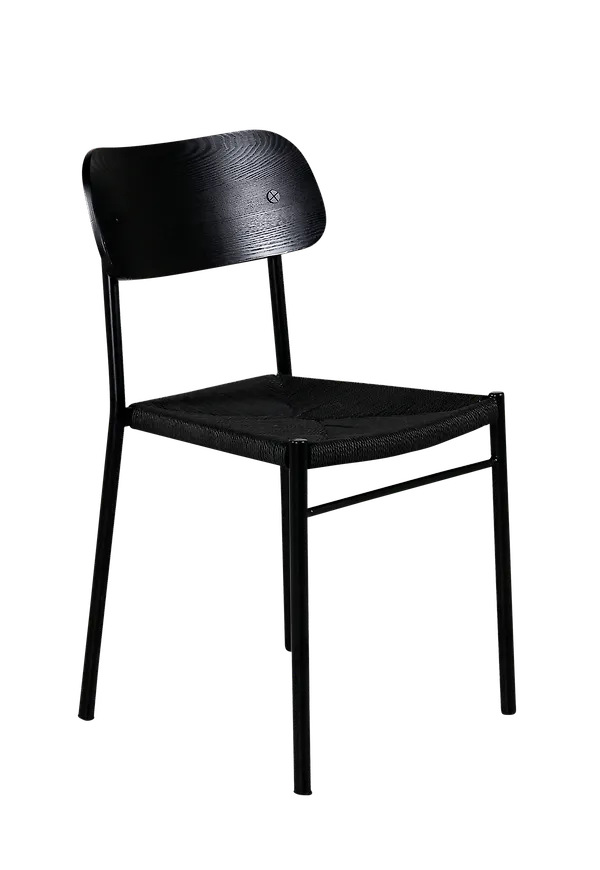 Smickrande stol i svart från Venture Home.