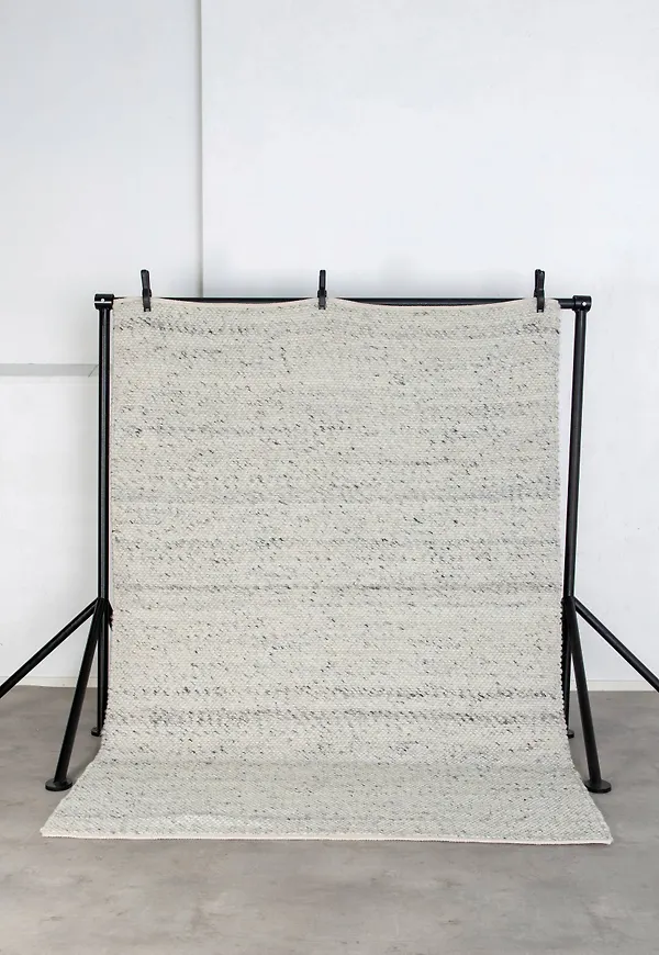 Exklusiv venture home matta i beige färg gjord i ull.