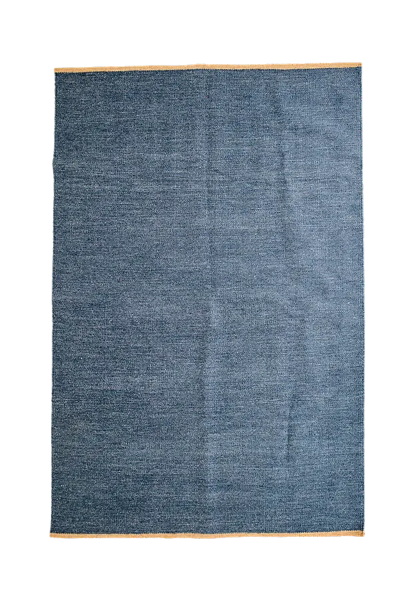 Snygg venture home matta i blå färg gjord i bomull.