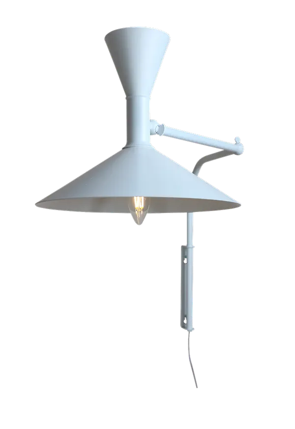 Vit vägglampa som passar perfekt till sommaren 2025!