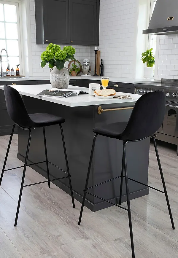 Svart Venture Home-stol i ikonisk modell.