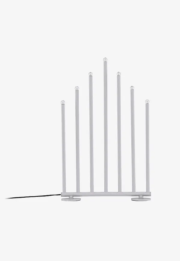 Fantastiskt snygg lampa 2025 från Venture Home.