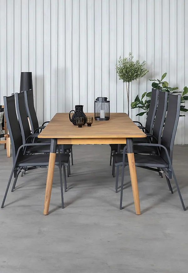 Stilriktig matstol i brunt från Venture Home.