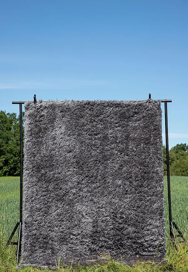 Grå Venture Home-ryamatta i stilren modell.