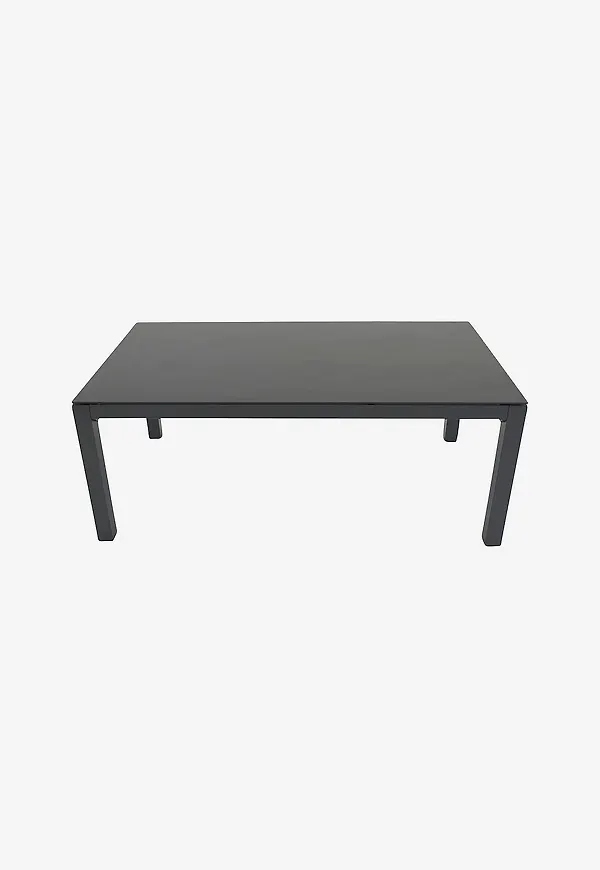 Komfortabel bord som passar bra vid många olika tillfällen.