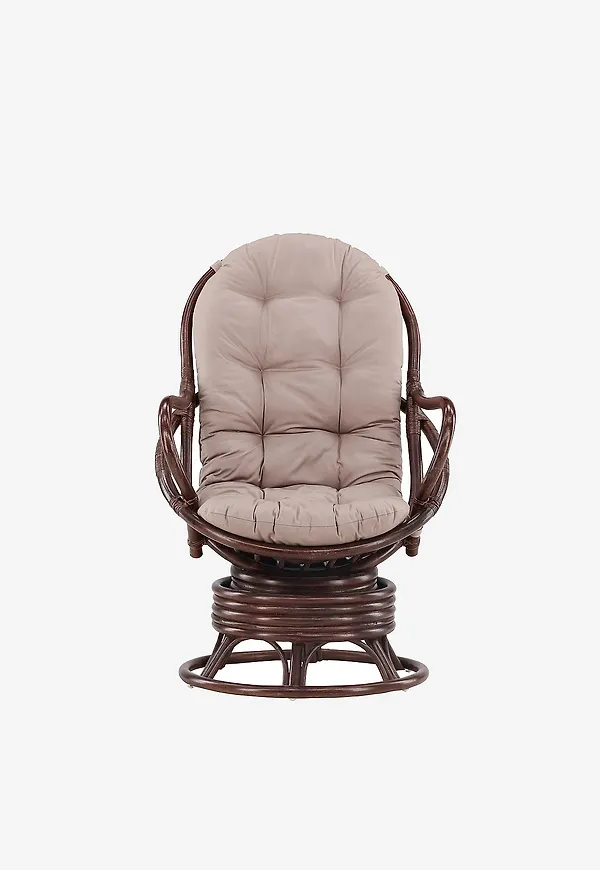 Jättesnygg stol i brun färg gjord i valnöt.