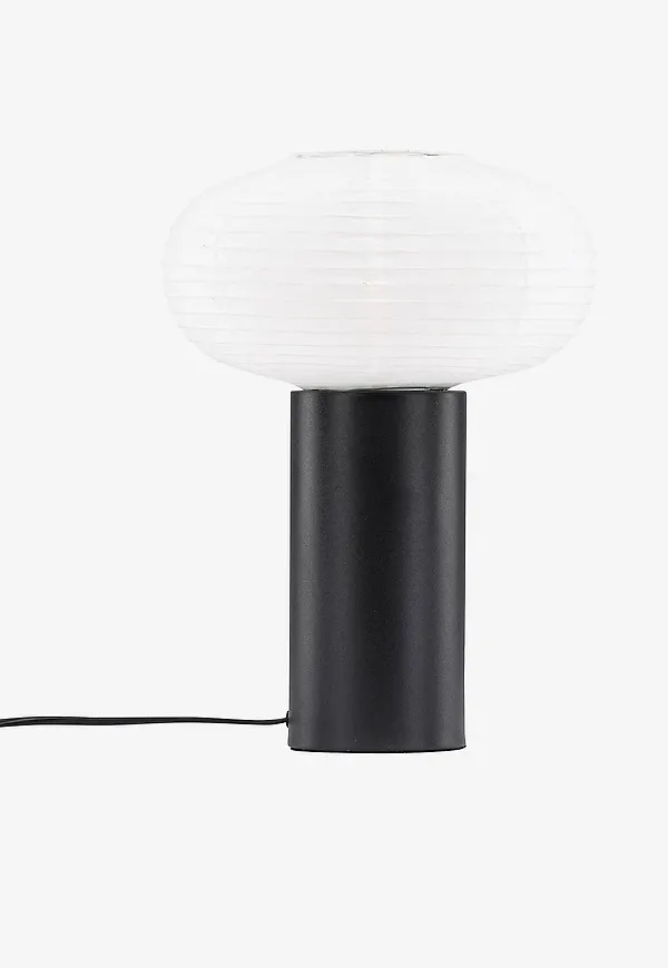 Trendig Lampa som passar bra vid många olika tillfällen.