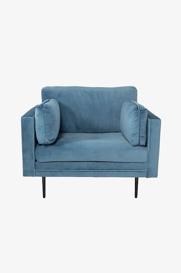 Moderiktig blå fåtölj 2026 från Venture Home.