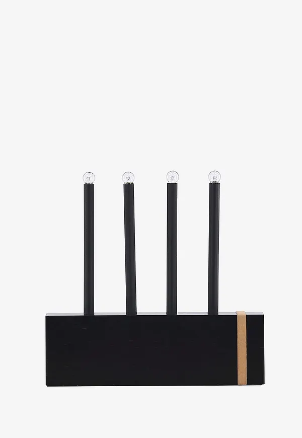 Söt ljusstake i svart från Venture Home.