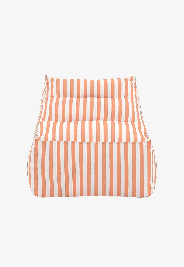 Supersnygg loungefåtölj 2026 från Venture Home.