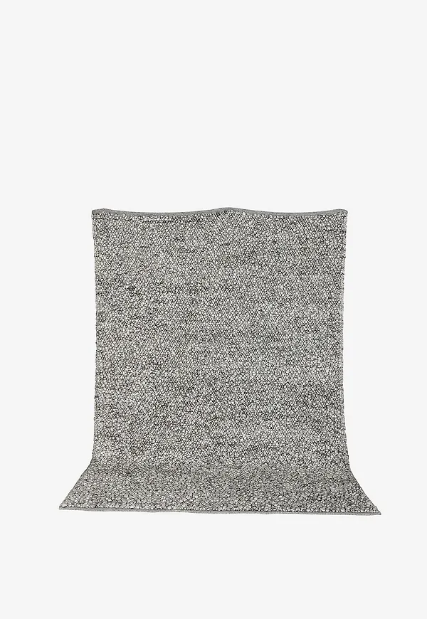 Fantastiskt snygg viskosmatta i grått från Venture Home.