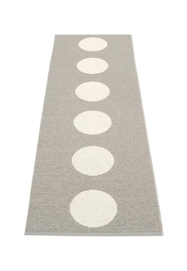 Jättesnygg Matta som passar bra vid många olika tillfällen.