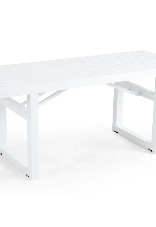 Vacker brafab matbord i vit färg gjord i teak.