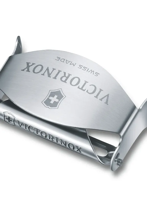 Silverfärgad Victorinox-potatisskalare i skön modell.