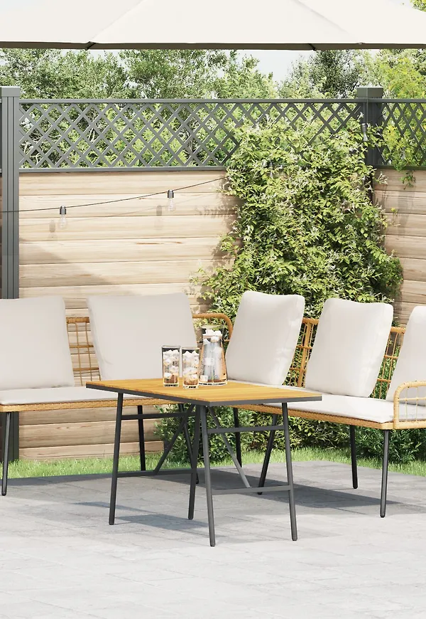 Moderiktig bord som passar bra vid många olika tillfällen.