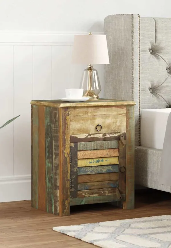 Jättesnygg bord som passar bra vid många olika tillfällen.