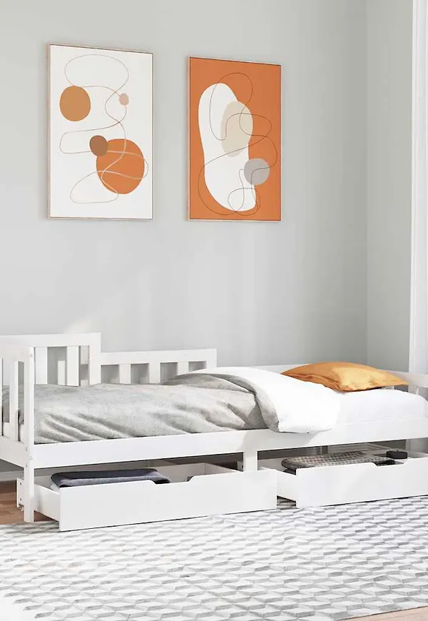 Härlig Säng som passar bra vid många olika tillfällen.