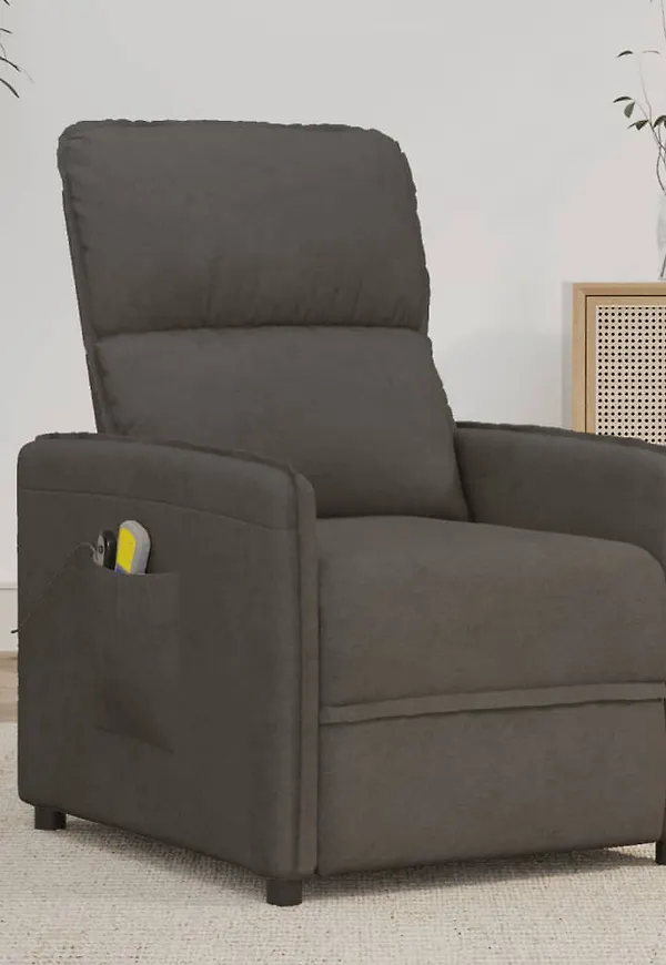 Stilren Fåtölj som passar bra vid många olika tillfällen.