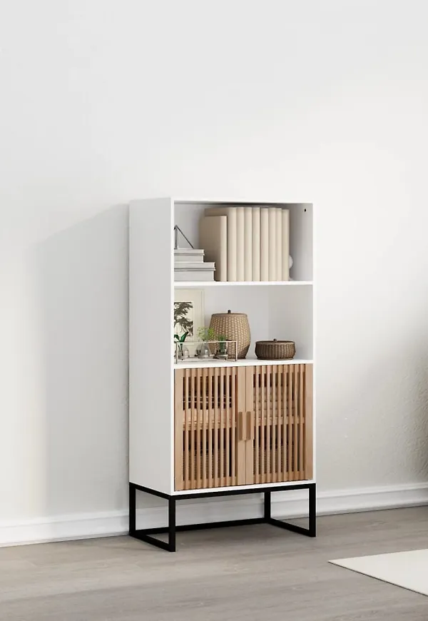 Exklusiv skåp i vit färg gjord i järn.