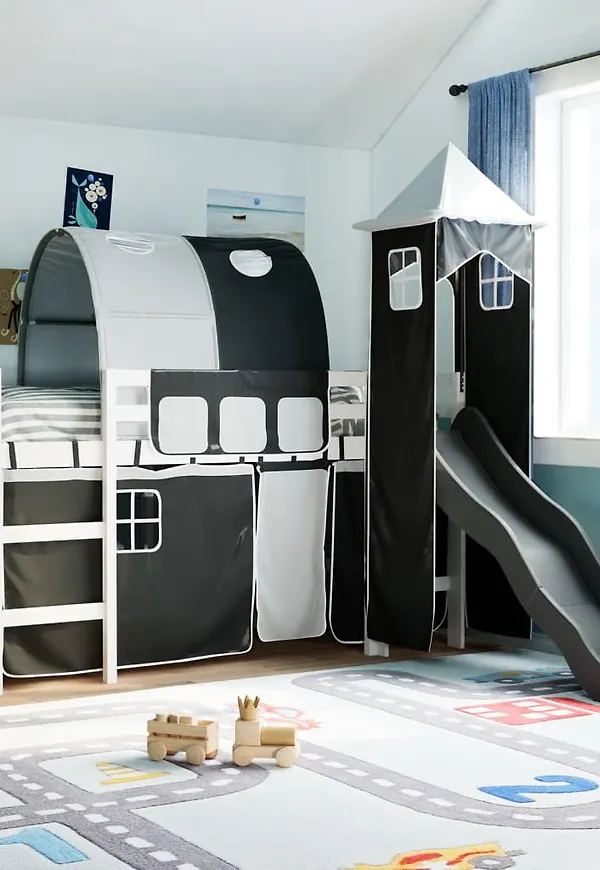 Härlig Säng som passar bra vid många olika tillfällen.