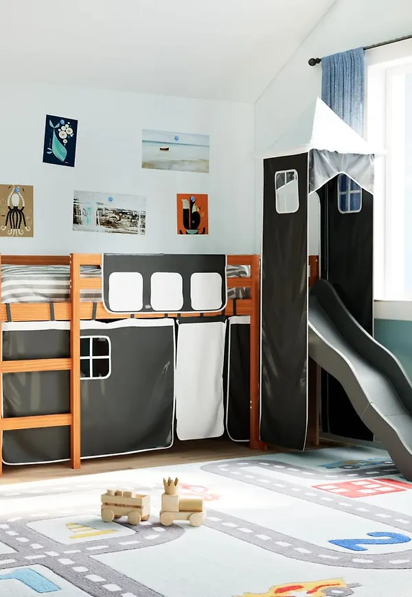 Snygg Säng som passar bra vid många olika tillfällen.