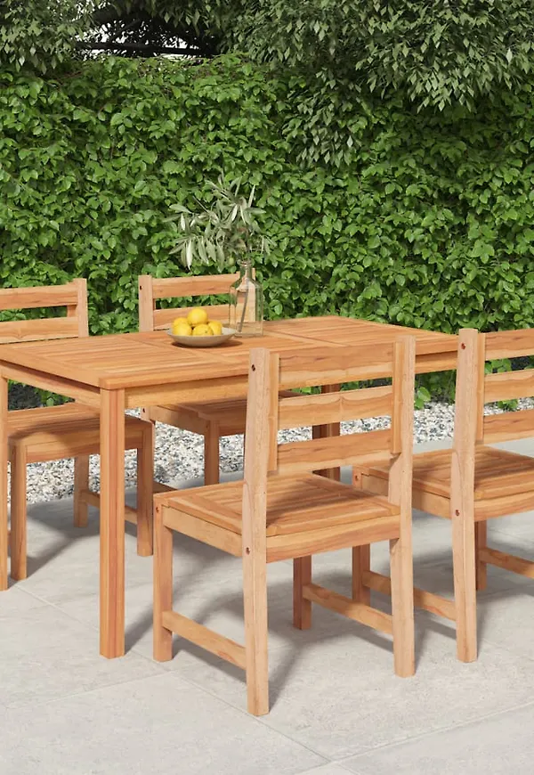 Trendig middagsbord i brun färg gjord i teak.