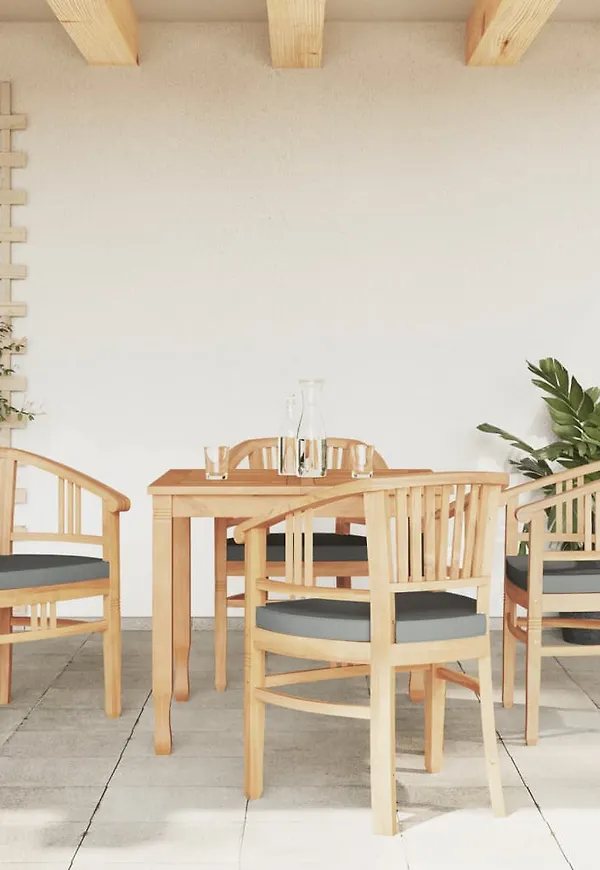 Moderiktig bord som passar bra vid många olika tillfällen.