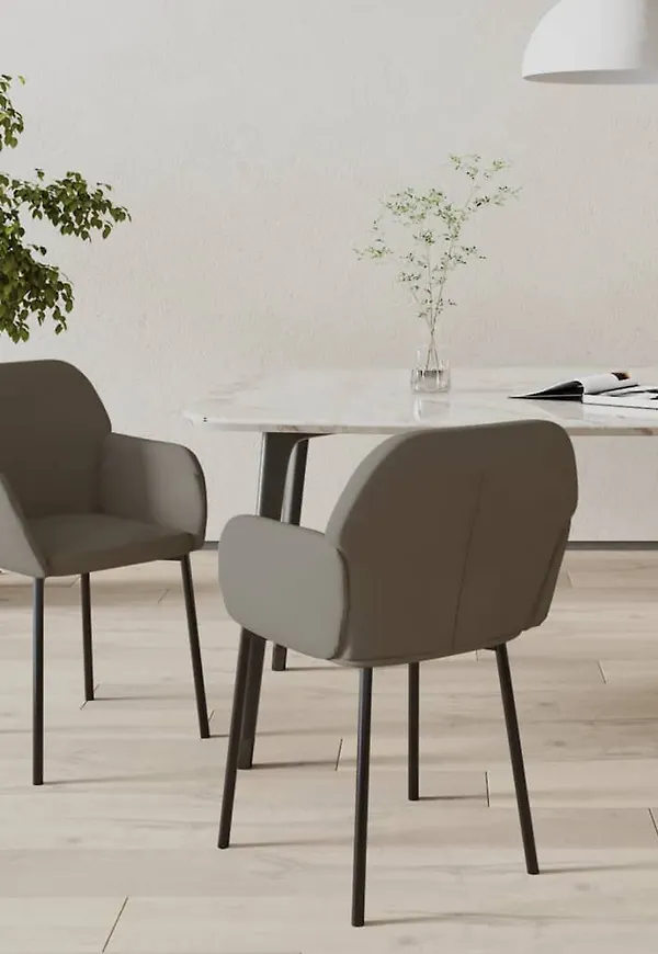 Grå matstol som passar perfekt till sommaren 2025!