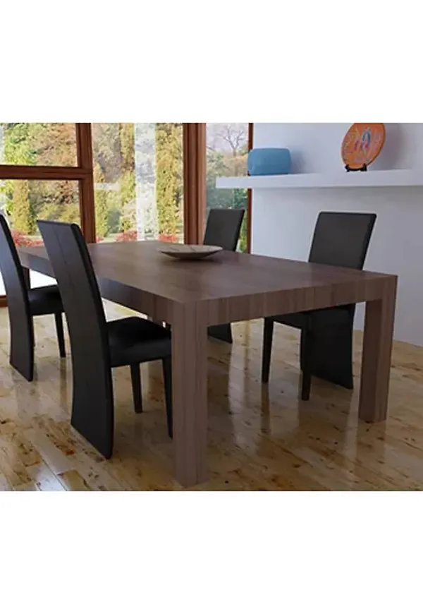 Brun matstol som passar perfekt till sommaren 2025!