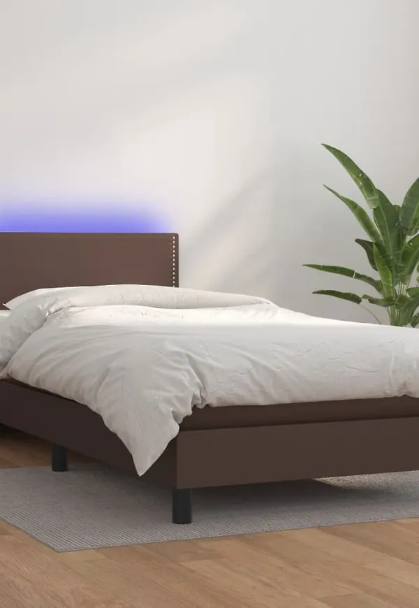 Skön Säng som passar bra vid många olika tillfällen.