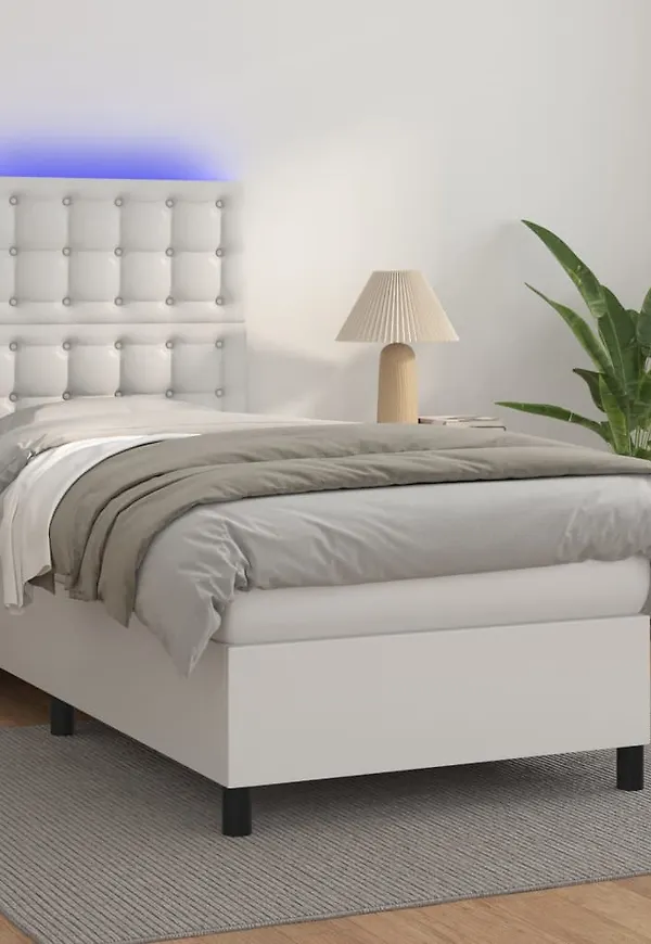 Riktigt trendig Säng som passar bra vid många olika tillfällen.