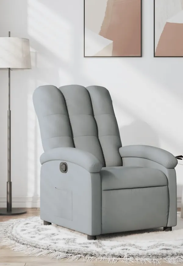 Supersnygg Fåtölj som passar bra vid många olika tillfällen.