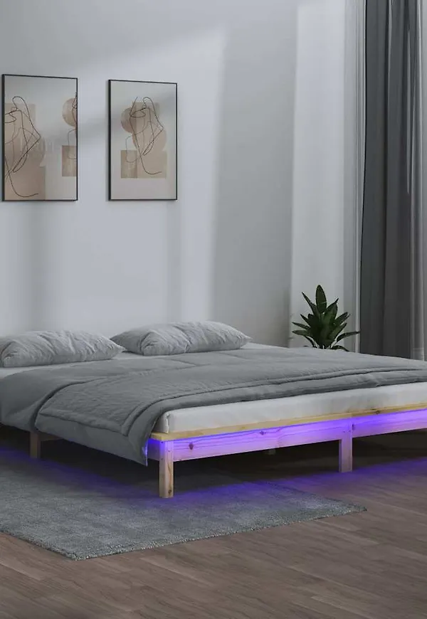 Riktigt snygg Säng som passar bra vid många olika tillfällen.