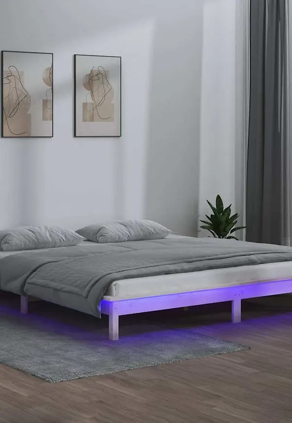 Trendig Säng som passar bra vid många olika tillfällen.