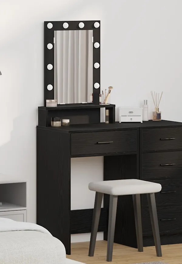 Riktigt fin bord som passar bra vid många olika tillfällen.