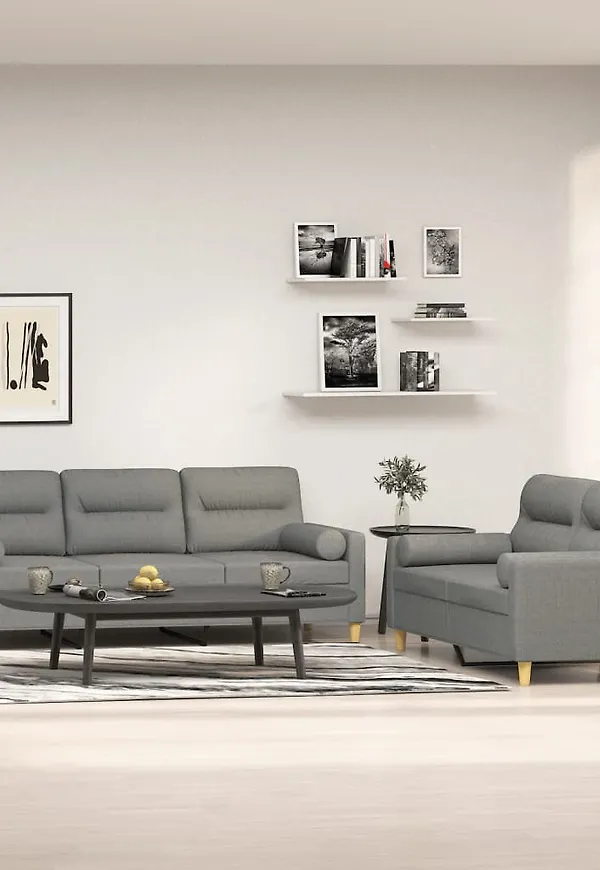 Grå soffa som passar perfekt till sommaren 2025!